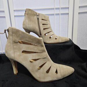 Paul Green Munchen Cut Out Beige Suede Booties, Sz 6.5 - EUC